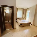 Lemon Hotel
