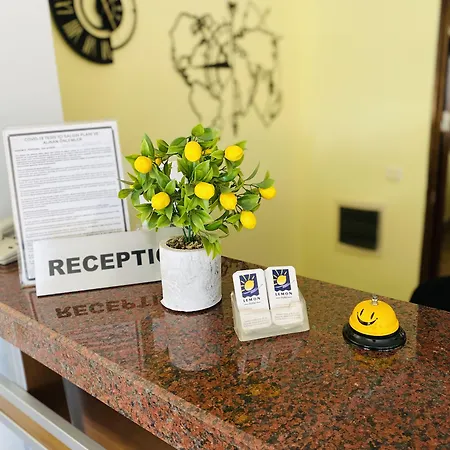 Lemon Hotel